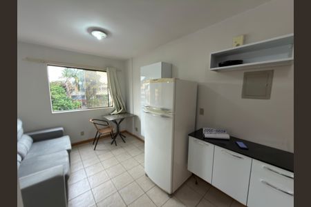 Sala e cozinha de kitnet/studio para alugar com 1 quarto, 38m² em Eqn 412/413, Brasília