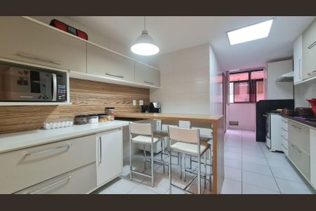Apartamento à venda com 3 quartos, 130m² em Charitas, Niterói
