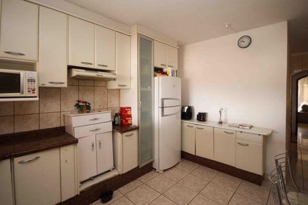 Casa à venda com 300m², 3 quartos e 8 vagasCozinha