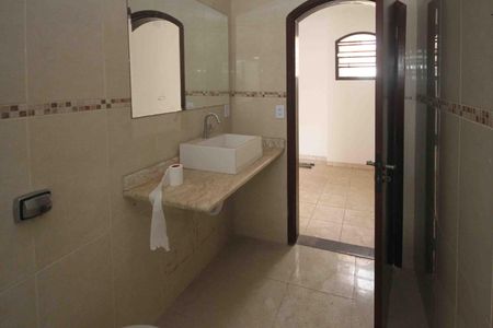 Casa à venda com 300m², 3 quartos e 8 vagasBanheiro