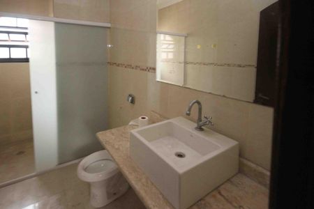 Casa à venda com 300m², 3 quartos e 8 vagasBanheiro