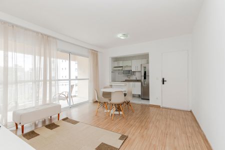 Sala de apartamento para alugar com 2 quartos, 67m² em Santo Amaro, São Paulo