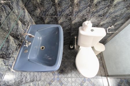 Casa para alugar com 69m², 2 quartos e sem vaga Casa para alugar com 69m², 2 quartos e sem vagaBanheiro