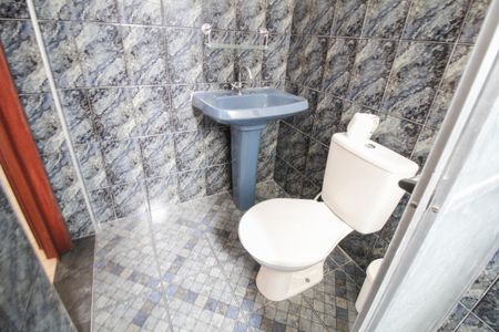 Casa para alugar com 69m², 2 quartos e sem vaga Casa para alugar com 69m², 2 quartos e sem vagaBanheiro