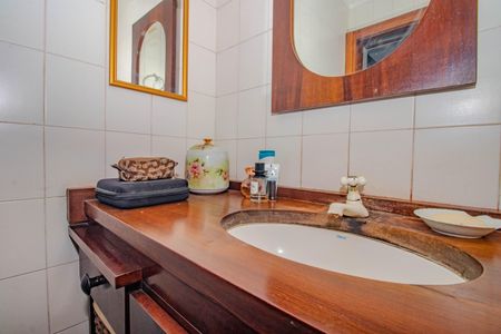 Casa para alugar com 350m², 3 quartos e 2 vagasBanheiro Social