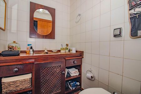 Casa para alugar com 350m², 3 quartos e 2 vagasBanheiro Social