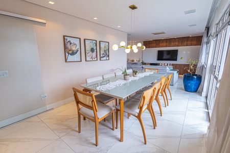 Apartamento à venda com 196m², 4 quartos e 4 vagassala