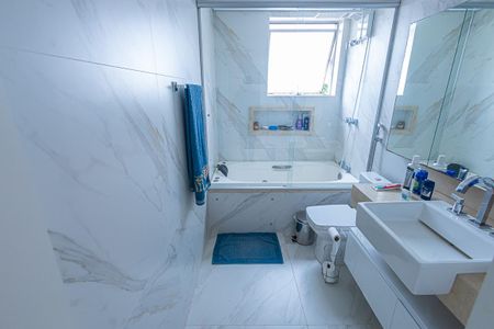 Apartamento à venda com 196m², 4 quartos e 4 vagassuite