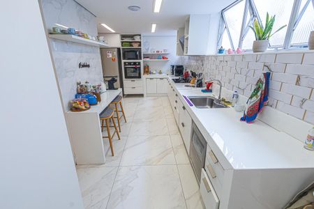 Apartamento à venda com 196m², 4 quartos e 4 vagascozinha