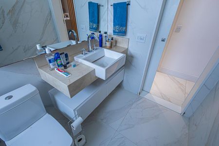 Apartamento à venda com 196m², 4 quartos e 4 vagassuite