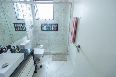 Apartamento à venda com 196m², 4 quartos e 4 vagasbanheiro