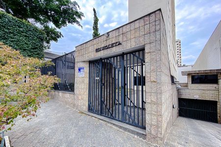 Apartamento para alugar com 48m², 2 quartos e sem vaga Apartamento para alugar com 48m², 2 quartos e sem vagaFachada