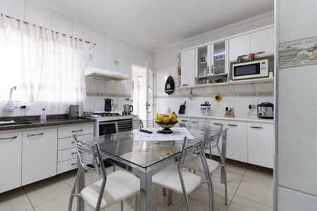 Casa para alugar com 300m², 4 quartos e 3 vagasCozinha 