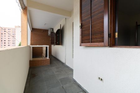 Casa para alugar com 300m², 4 quartos e 3 vagasVaranda - Corredor Lateral 