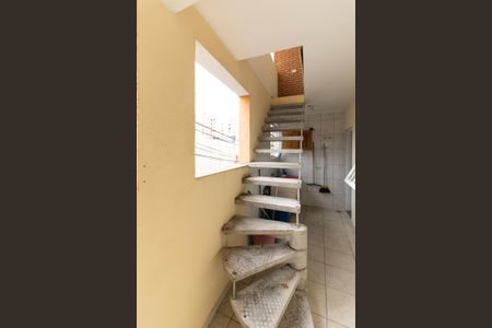 Casa para alugar com 300m², 4 quartos e 3 vagasEscada