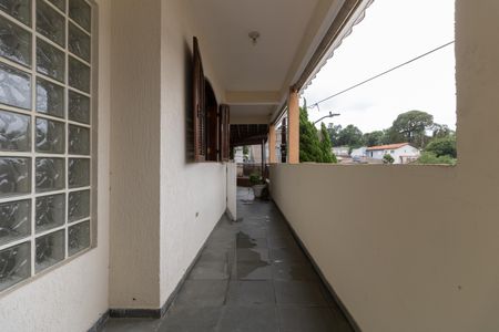 Casa para alugar com 300m², 4 quartos e 3 vagasVaranda - Corredor Lateral 