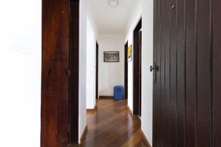 Casa para alugar com 300m², 4 quartos e 3 vagasCorredor