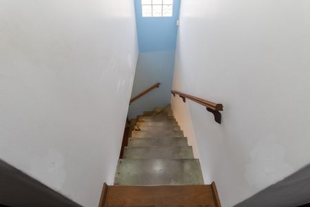 Casa para alugar com 300m², 4 quartos e 3 vagasEscada