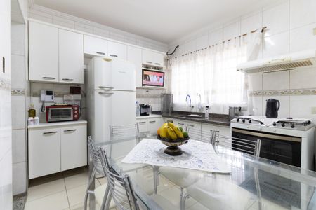 Casa para alugar com 300m², 4 quartos e 3 vagasCozinha 