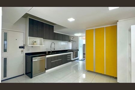 Apartamento à venda com 205m², 3 quartos e 2 vagasCozinha