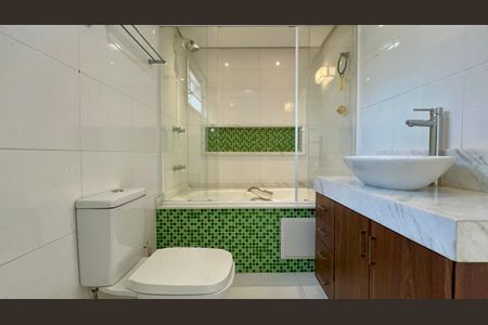 Apartamento à venda com 205m², 3 quartos e 2 vagasBanheiro