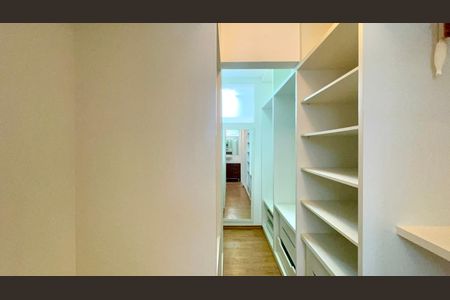 Apartamento à venda com 205m², 3 quartos e 2 vagasCloset da suíte