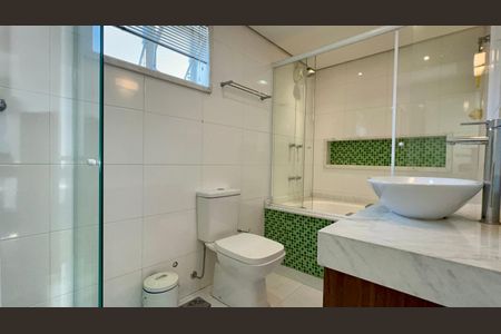 Apartamento à venda com 205m², 3 quartos e 2 vagasBanheiro