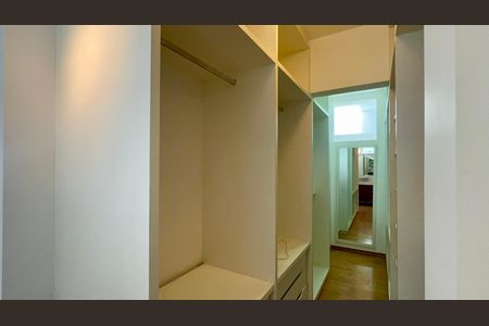 Apartamento à venda com 205m², 3 quartos e 2 vagasCloset da suíte