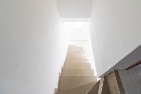 Casa para alugar com 60m², 2 quartos e sem vaga Casa para alugar com 60m², 2 quartos e sem vagaEscada