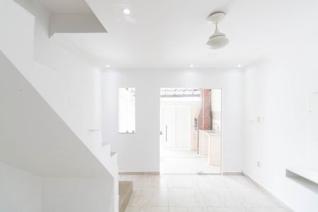 Casa para alugar com 60m², 2 quartos e sem vaga Casa para alugar com 60m², 2 quartos e sem vagaSala