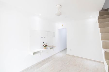 Casa para alugar com 60m², 2 quartos e sem vaga Casa para alugar com 60m², 2 quartos e sem vagaSala