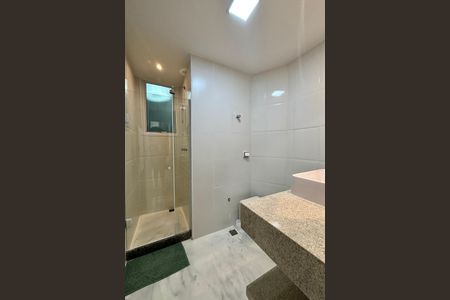 Apartamento à venda com 75m², 2 quartos e sem vagaBanheiro social