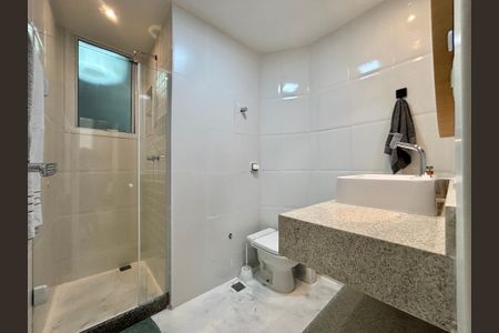 Apartamento à venda com 75m², 2 quartos e sem vagaBanheiro social