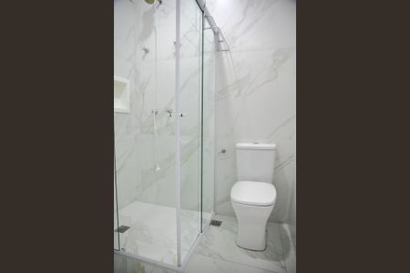 Casa de condomínio para alugar com 110m², 3 quartos e 2 vagasBanheira da Suíte 