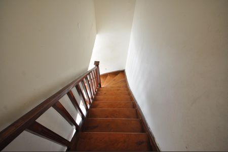 Casa à venda com 250m², 2 quartos e sem vagaEscada