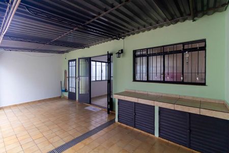 Casa para alugar com 350m², 2 quartos e 2 vagasQuintal