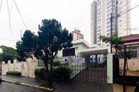 Casa para alugar com 350m², 2 quartos e 2 vagasFachada