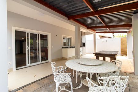 Casa de condomínio para alugar com 258m², 3 quartos e 4 vagasÁrea externa