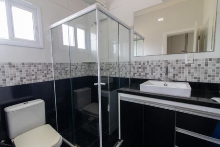 Casa de condomínio para alugar com 258m², 3 quartos e 4 vagasBanheiro da Suíte 2