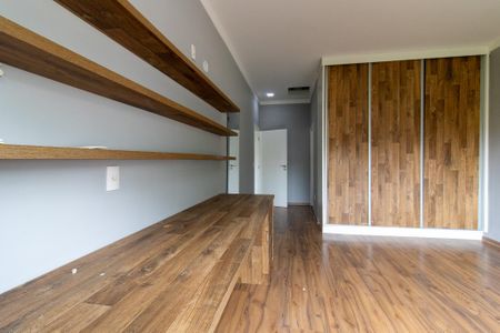 Casa de condomínio para alugar com 258m², 3 quartos e 4 vagasSuite 3