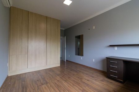 Casa de condomínio para alugar com 258m², 3 quartos e 4 vagasSuite 2