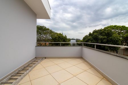 Casa de condomínio para alugar com 258m², 3 quartos e 4 vagasVaranda