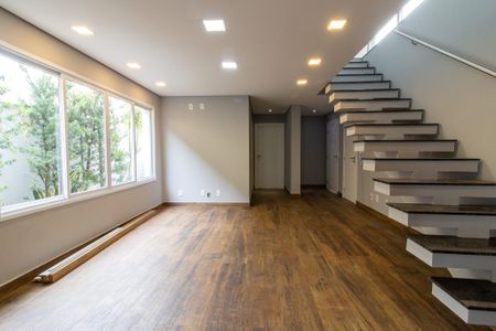 Casa de condomínio para alugar com 258m², 3 quartos e 4 vagasSala