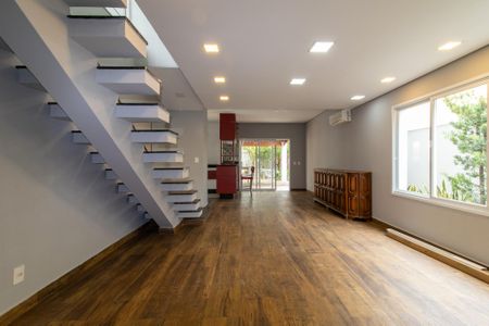 Casa de condomínio para alugar com 258m², 3 quartos e 4 vagasSala