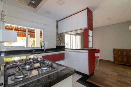 Casa de condomínio para alugar com 258m², 3 quartos e 4 vagasCozinha