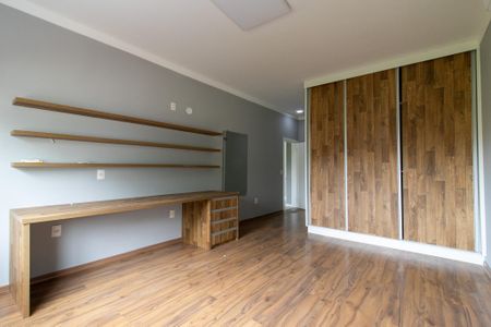 Casa de condomínio para alugar com 258m², 3 quartos e 4 vagasSuite 3