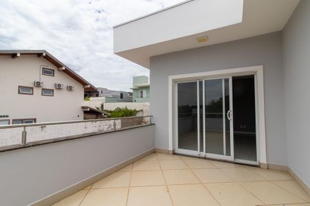 Casa de condomínio para alugar com 258m², 3 quartos e 4 vagasVaranda