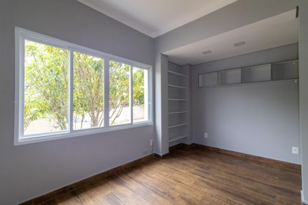 Casa de condomínio para alugar com 258m², 3 quartos e 4 vagasEscritório