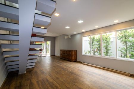 Casa de condomínio para alugar com 258m², 3 quartos e 4 vagasSala