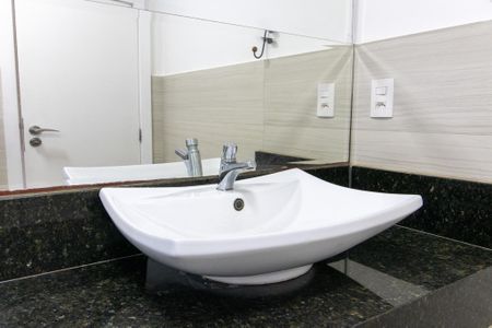 Casa de condomínio para alugar com 258m², 3 quartos e 4 vagasBanheiro Social